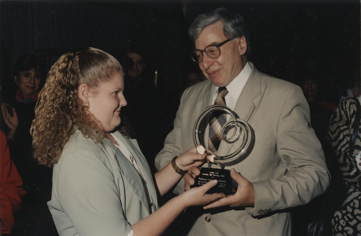 Louise Brown presenting Robert Edwards with the Barbara Eck Manning Award, 1991 to 1993.